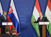 Süddeutsche Zeitung-elemzés: Orbán és Fico nem egypetéjű illiberális ikrek