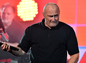 Phil Collins Petőfi költeményei hatására megtanul magyarul – egy új színdarabban