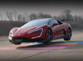 Képes átugrani egy szöges akadályt is a BYD 1287 lóerős szupersportkocsija – videó