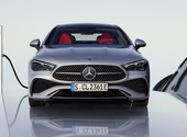Zöld rendszámos, hangtalanul suhanó új Mercedes kupé érkezett Magyarországra