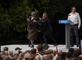 Szürreálisan giccses műsort sikerült Vidnyánszkynak színpadra állítania az Orbán-beszéd előtt