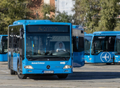 Miért van az, hogy bizonyos buszokon Budán még elsőajtós a felszállás, de Pestre érve már nem?