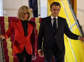 „Mindenki nyugodjon le" - Emmanuel Macron hivatalosan is megszólalt a róla és feleségéről készült videóról