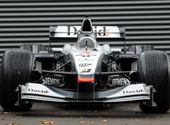 Most bárki lecsaphat Coulthard futamgyőztes McLaren F1-autójára