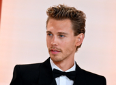 Verekedő kopaszok, fegyveres ortodoxok, tarajos punkok és Austin Butler – megérkezett Darren Aronofsky új filmjének előzetese