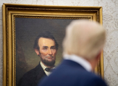 Majomkirály a Fehér Házban: Trump és a modern káoszstratégia