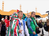 Magyar Péter megérkezett Romániába: „Nem szavazatokért jöttünk, hanem, hogy lemossuk a gyalázatot, mert a miniszterelnök szembe köpte a határon túli magyarokat”