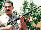 A bebörtönzött kurd vezér, Abdullah Öcalan fegyverletételre szólította fel az általa alapított PKK-t