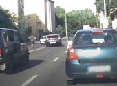 Kismotoros ovist kellett üldözni Pécsen, mert kikeveredett a főútra – videó