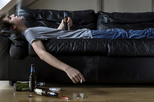 Már az alkoholistákat és a dohányosokat is Ozempic-kel gyógyítanák, de miért van a szernek annyi mellékes jó hatása?