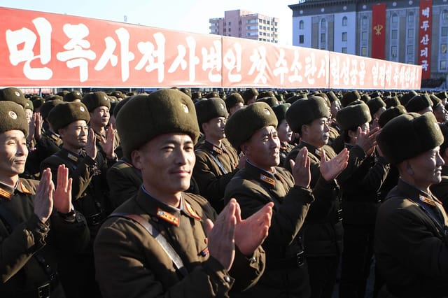 Észak-Korea újabb hatezer katonát küld Oroszországba