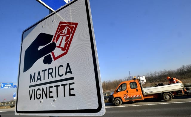 Megszűnnek a kényelmi díjak az autópálya-matrica-vásárlásoknál