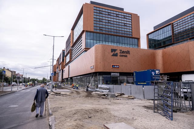 A kenyérpirítókról és az alsógatyákról is maga akar dönteni a kormány a plázastopos kártyák újrakeverésével