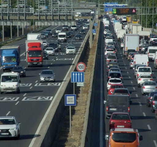 Üzent az autósoknak a Magyar Közút: „Az autópályán való megfordulás és tolatás rossz, értem?”