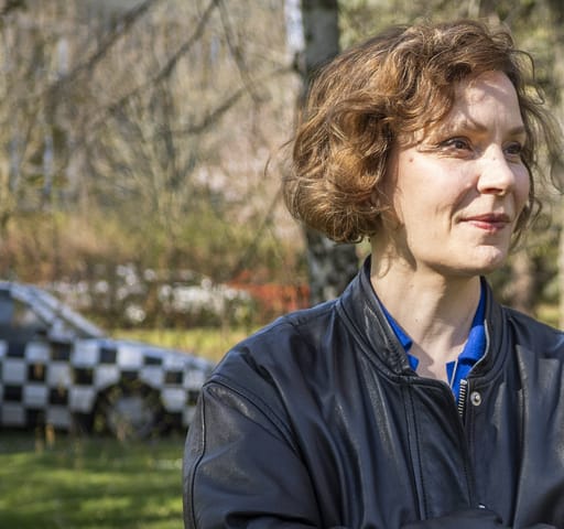 Természeti csapás, hogy Rákay Philip vagy Dobó Kata kap milliárdokat filmkészítésre – a Hunyadi FUCK NER-pólós forgatókönyvírója, Ruttkay Zsófia a Fülke Extrában