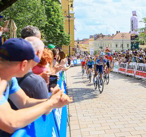 Szurkoló rohamosztagosok, brutális emelkedők és Karácsony Gergely – mutatjuk a Tour de Hongrie legjobb pillanatait