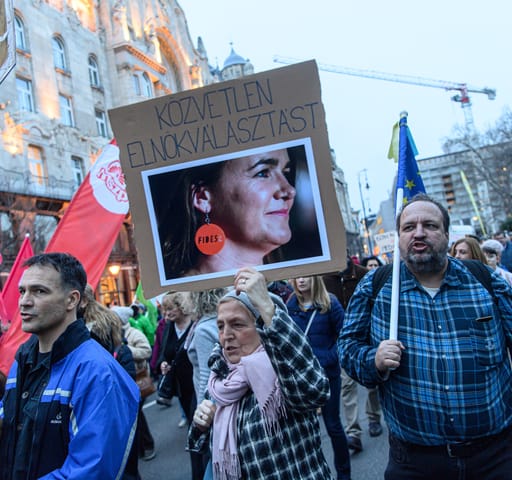 Novák Katalin lemondásáért tüntetők február 12-én.