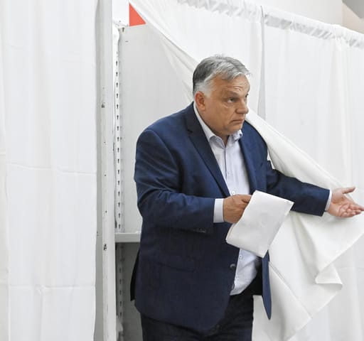Orbán Viktor szavaz