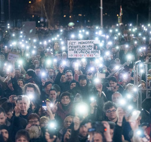 Az influenszerek által szervezett tüntetés a Hősök terén február 15-én.