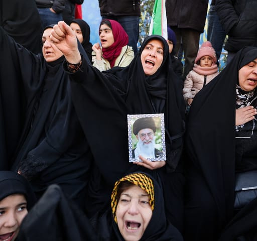 Ali Khamenei ajatollah halálát gyászolók Teheránban