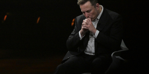 Elon Musk kirúgta a Tesla teljes marketingcsapatát, mert „túl általános” reklámokat csináltak