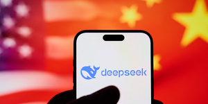 Lecsapna a kínai mesterséges intelligenciára Amerika, a TikTok sorsára juttatná a DeepSeek R1-et