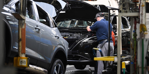 Leépítés, gyárbezárás, visszavont beruházás – válságüzemmódban működik a Nissan