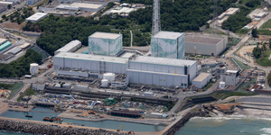 A fukusimai atomreaktor mellől visznek földet a japán miniszterelnöki hivatalba