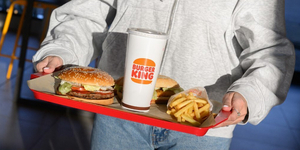 Csak úgy dőlnek a tízmilliárdok a Burger King hazai üzemeltetőjéhez, amely nyomul is tovább