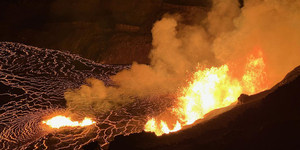 Videón, ahogy kitört a Kilauea vulkán Hawaiin