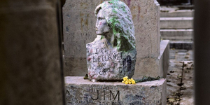 Tök véletlenül került elő Jim Morrison mellszobra, amit közel 40 éve loptak el a sírjáról