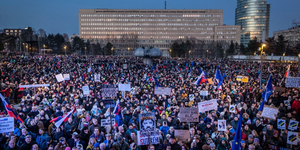 Tízezrek követelték Fico lemondását Szlovákia városaiban