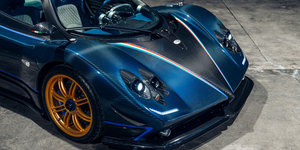 Eladó egy rendkívül különleges Pagani Zonda Tircolore