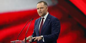 Fociultrákkal verekedett és a Tusk-kormánnyal is keményen bánna az új lengyel államfő