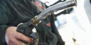 Behozza a Mol a gyakoribb benzinárazást: hetente kettőnél többször is számíthatunk új árakra a kutakon