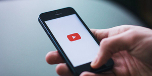 Mindenkit elér a YouTube új szabálya: megkerülhetetlenek lesznek a reklámok