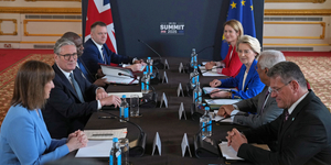 Öt évvel a Brexit után fontos védelmi és kereskedelmi megállapodásokat kötött Nagy-Britannia és az EU