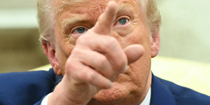 Reagált a New York-i tőzsde Trumpnak a Fed-elnök elleni kirohanására, gyengülni kezdtek a mutatók