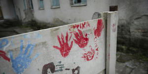 „Nézzen körbe, lát itt drogosokat? Hány zombival találkozott amióta itt van?” – riport Tarnazsadányból