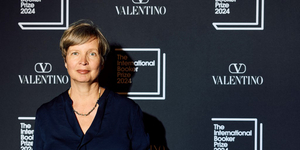 Az NDK végnapjaiban játszódó regényével nyerte meg Jenny Erpenbeck a Nemzetközi Booker-díjat