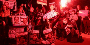 Izraeli túszok rokonait tartóztatták le Tel-Avivban