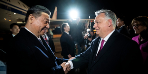 Orbán Viktor saját haszonszerzése érdekében árulja Magyarországot és Európát Kínának