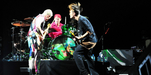 Halálra gázolt egy gyalogost a Red Hot Chili Peppers volt gitárosa, de nem kell börtönbe mennie