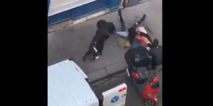 Fényes nappal akarták elrabolni egy francia kriptomágnás lányát Párizsban, de hamar feladták – videó