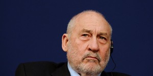 Stiglitz: A neoliberális gazdaságpolitika gyengíti a demokráciát
