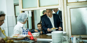 Hadházy: Az iskolai menzapénzek egy részét is lenyúlnák egy törvényjavaslattal, amit Palkovics volt üzlettársa kapna meg