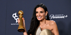 Demi Moore vihette haza a legjobb színésznőnek járó Golden Globe díjat, szépen szerepelt a gálán egy Magyarországon forgatott film is