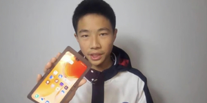 Samsung? Google? Ugyan! Saját összehajtható telefont készített egy diák