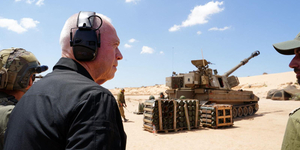 Szünetelteti az USA az Izraelnek szánt fegyverszállítmányait a rafahi offenzíva miatt