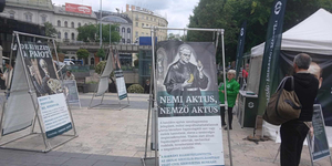 Soproni Tamás nekiment a Párbeszédnek, felháborodott a „vallásgyalázó” plakátokon